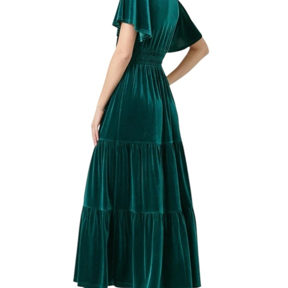 Faeriesty Elegant Green Velvet Maxi Tiered A Line Plus Size Dress - Picture 2 of 16